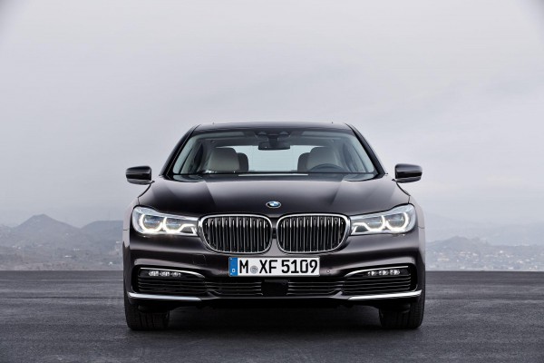 BMW 7-series снаружи и изнутри