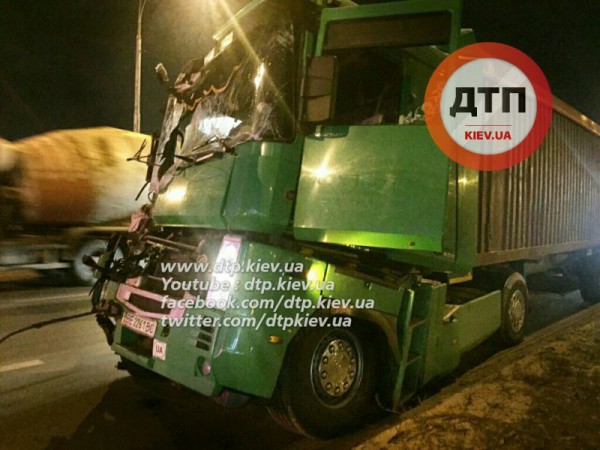 Авария грузовиков в Киеве