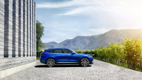 Кроссовер Jaguar F-Pace