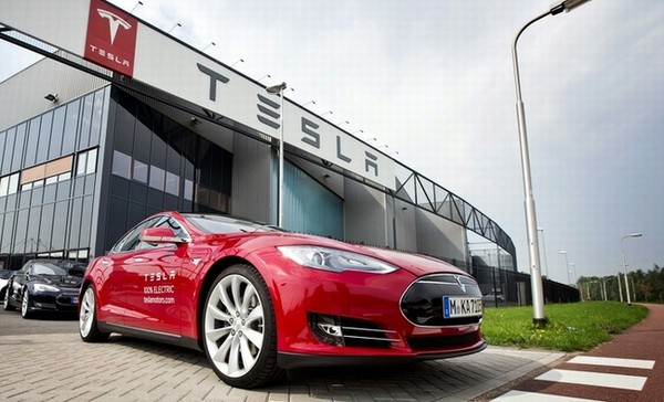 Tesla попала в ДТП в режиме автопилота