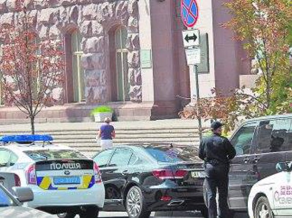 Полицейские не справились?