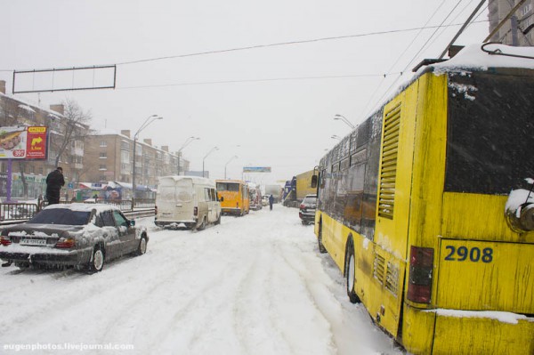 Пробки в Киеве: даже в выходной люди выехали в город