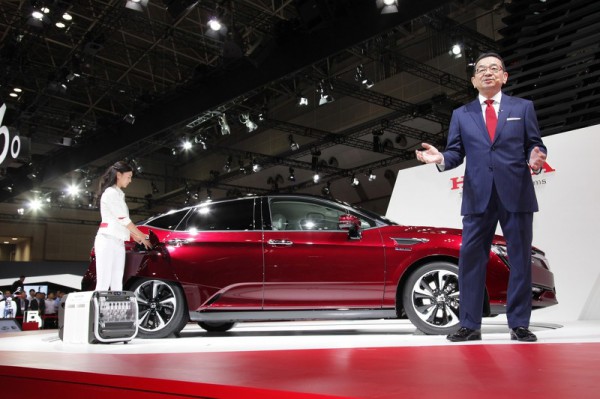 Лифтбек Honda Clarity Fuel Cell на водородных элементах