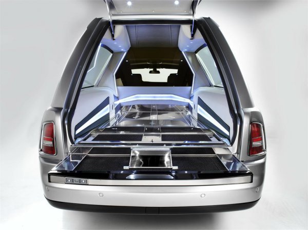 Семиметровый Rolls-Royce Phantom Hearse B12 – роскошь для усопших