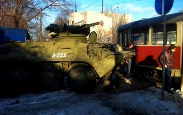 Авария трамвая и БТР в Днепропетровске
