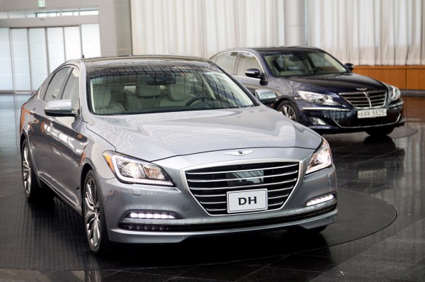 Новый и старый Hyundai Genesis