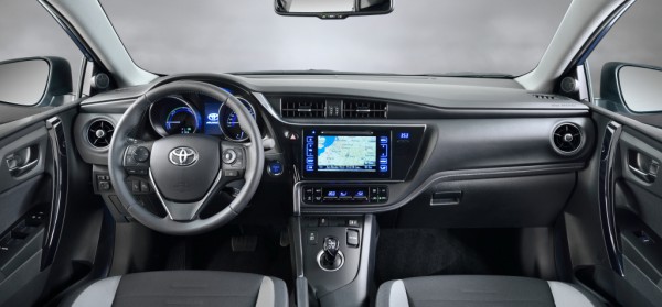 Торпедо Toyota Auris