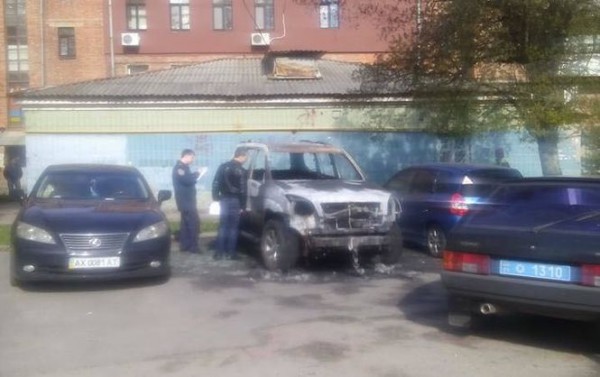 В Харькове сожгли автомобиль политического оппонента Кернеса