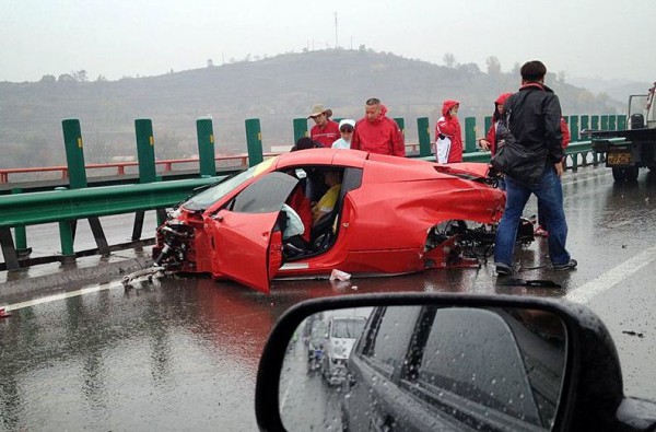 Разбитый Ferrari ремонту не подлежит