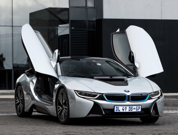 Спорткар BMW i8