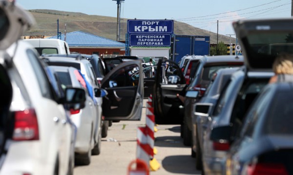 Очередь на паром в Крыму