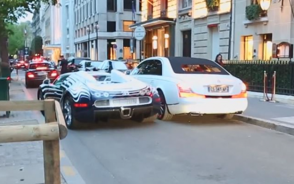 Veyron уезжает после ДТП