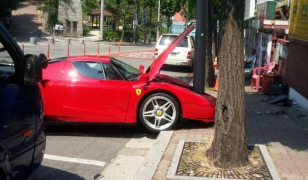 Редкий Ferrari разбили в Корее