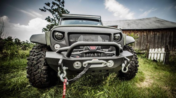 Китайцы построили шестиколесный Jeep Wrangler с названием Tomahawk