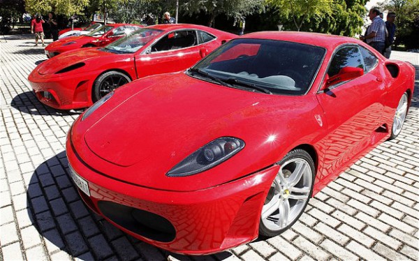 Испанцы в гараже делали копии Ferrari F430 и 458 Spider