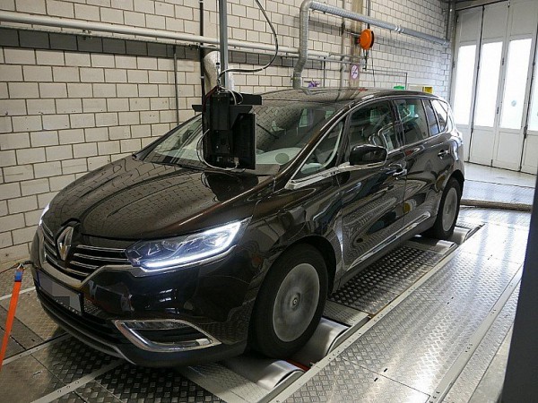 В Renault проводят обыски