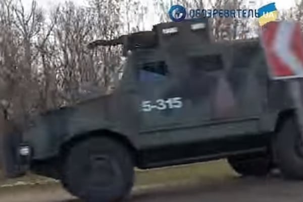 Броневик под мостом