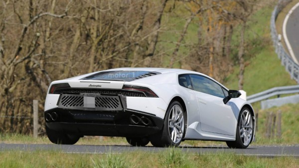 Lamborghini Huracan сфотографировали с шестью выхлопными трубами
