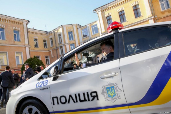 Порошенко за рулет Toyota Prius