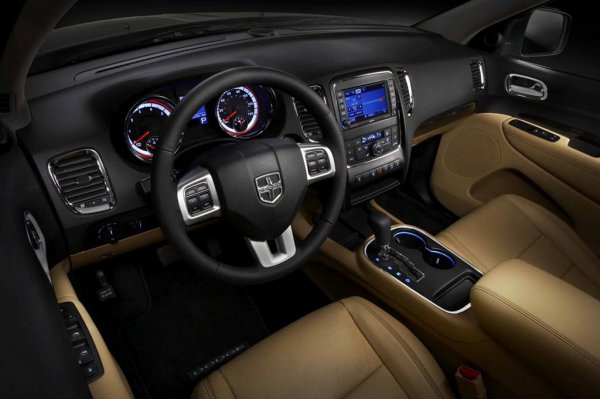 Салон автомобиля напоминает Jeep Grand Cherokee