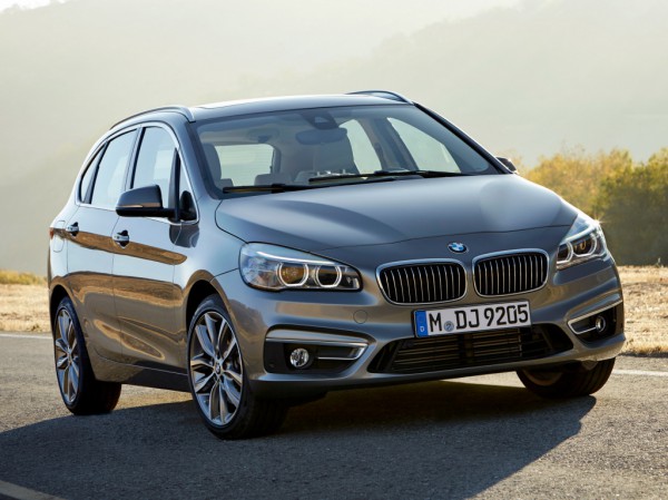 BMW 225i Active Tourer - один из претендентов на награду