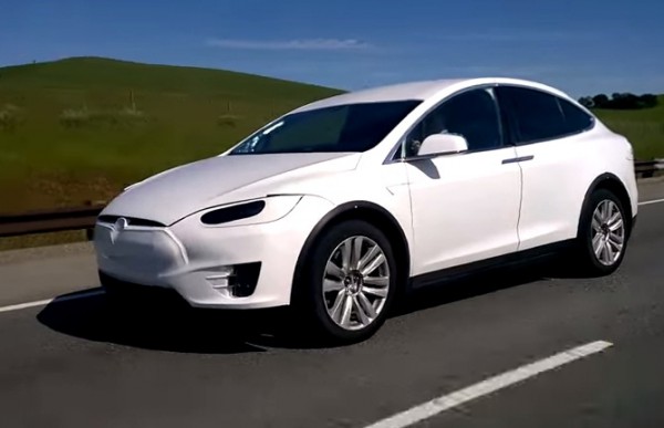 Tesla X на трассе