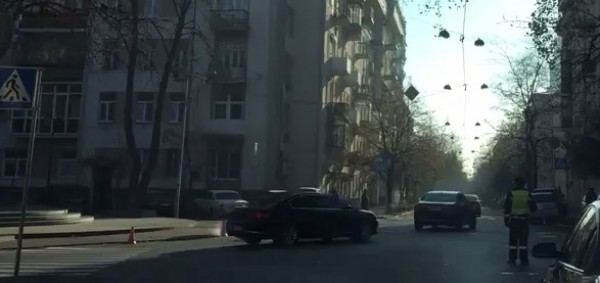 Поворот кортежа
