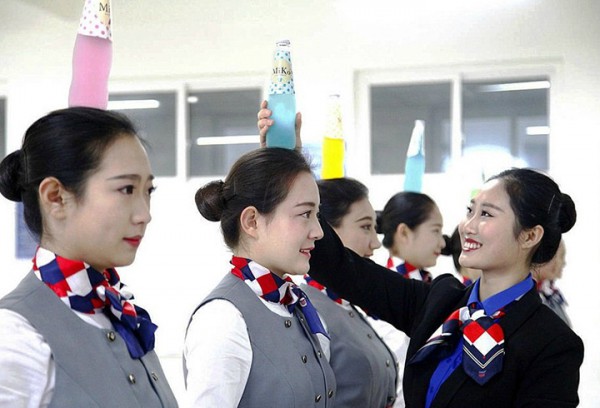 Студенткам колледжа гражданской авиации провинции Сычуань приходится переживать настоящий ад прежде, чем их выпускают на борт авиалайнеров