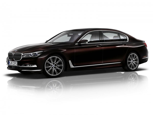 BMW 7-series снаружи и изнутри