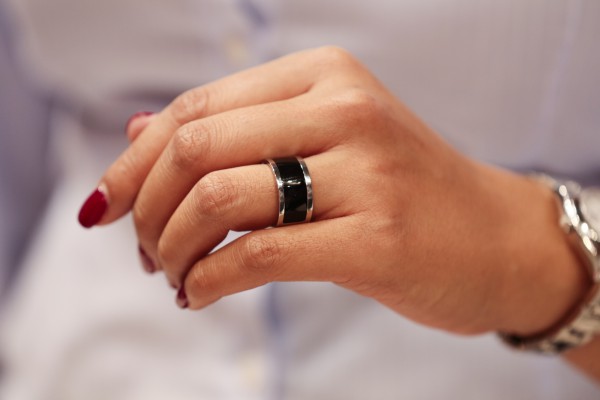 Протопип носимого устройства Mota Smart Ring