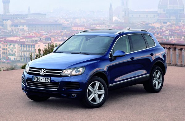 VW Touareg - единственный большой и люксовый SUV в ТОП-10