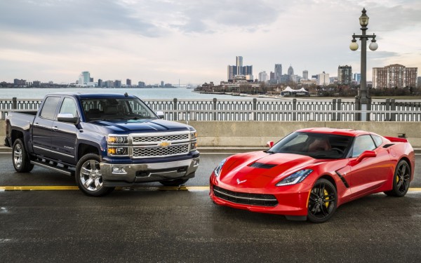 Chevrolet Corvette и Silverado - автомобили года в США