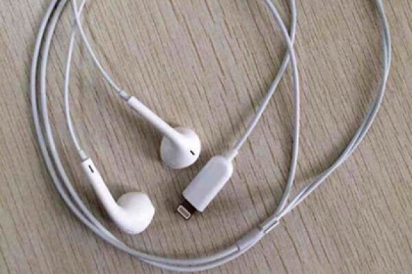 Утечка фото гарнитуры для iPhone 7