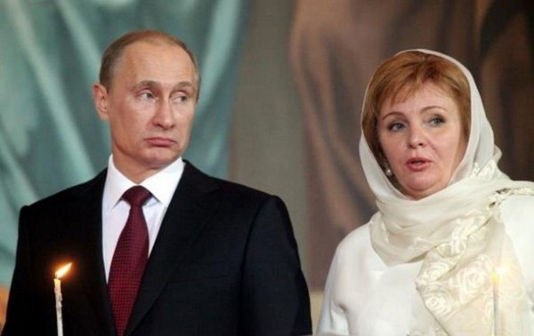 Экс-жена Путина ведет страницу на Facebook