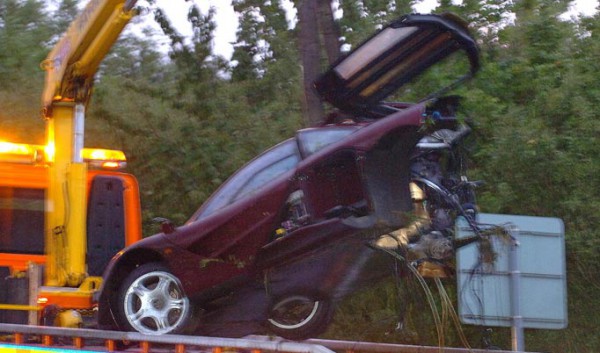 Разорванный в 2011 году McLaren Аткинсона