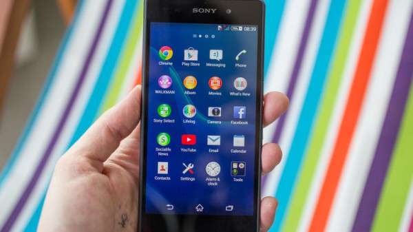 Второе место — Sony Xperia Z2. Эта модель заслужено расположилась на высоком месте, учитывая, что она была официальным смартфоном чемпионата мира по футболу в Бразилии.
