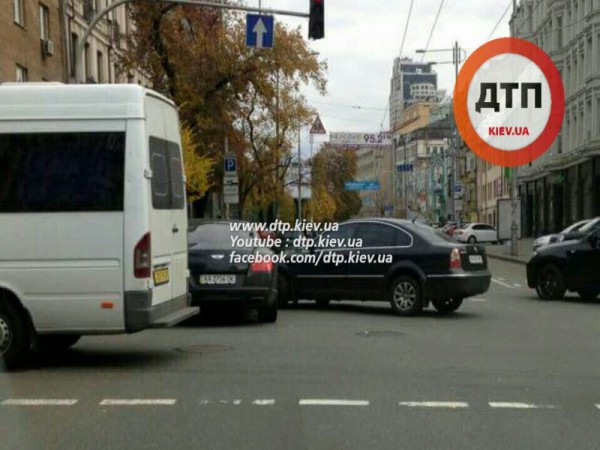 Bentley попал в ДТП в Киеве