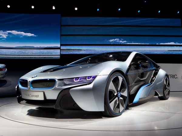 2. BMW i8