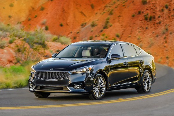 Kia представила седан Cadenza второго поколения