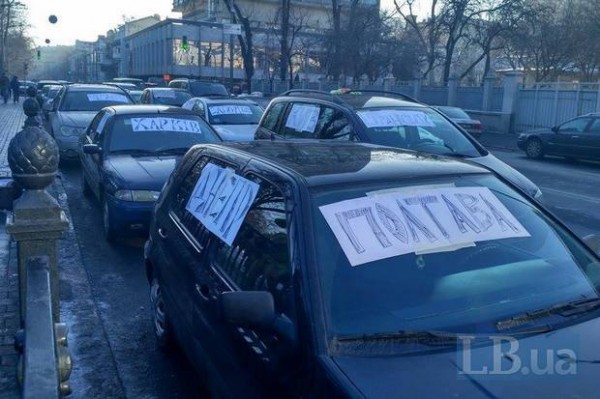 Под Радой стоят авто с иностранной регистрацией