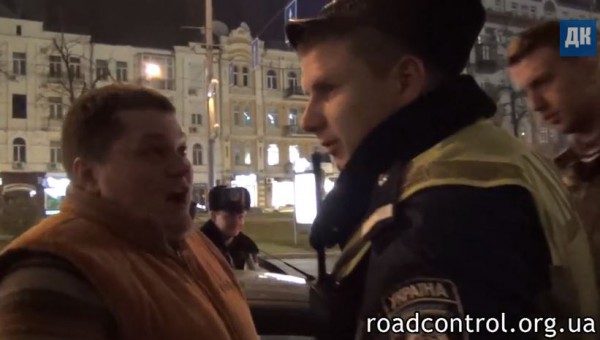Гаишнику не дали осмотреть водителя, и он уехал
