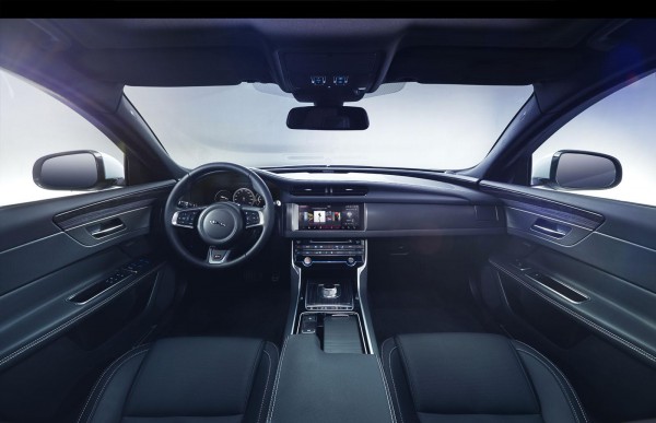 Салон нового Jaguar XF