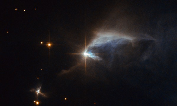Звезда HBC 1 и отражательная туманность IRAS 00044+6521