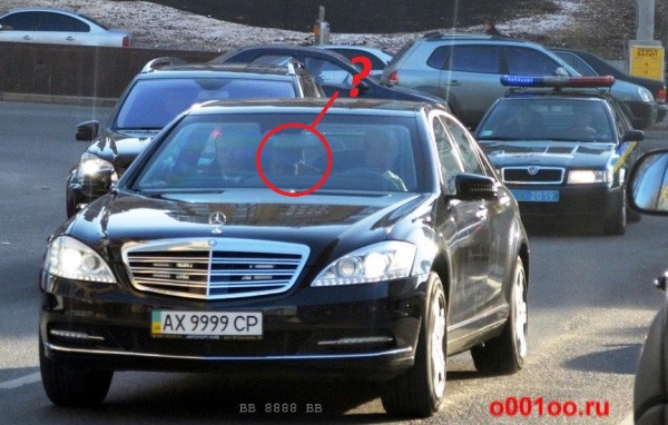 Журналисты считают, что данный Mercedes принадлежит миллиардеру Сергею Курченко
