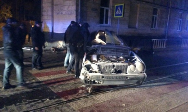 Во Львове Merсedes врезался в дом