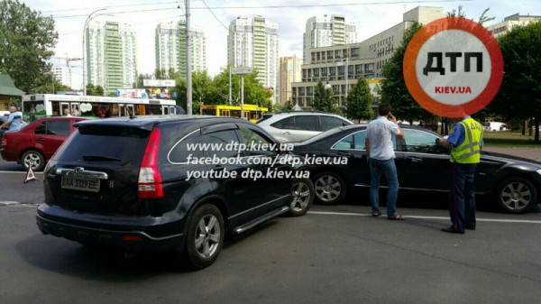 Водитель Honda явно не заметил знаки