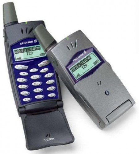 Ericsson T29: заметь, какой маленький дисплей. Это тебе не Samsung Galaxy Note II