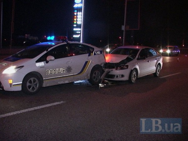 В Киеве водитель врезался в Prius