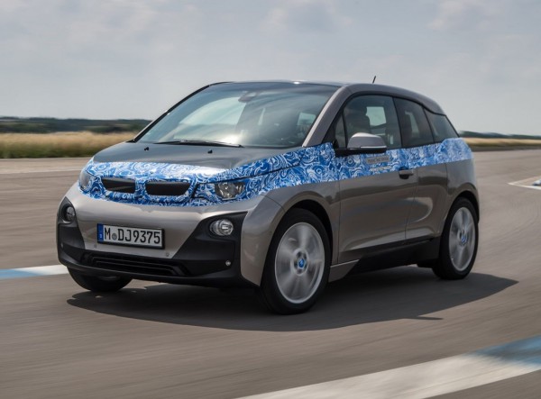 Это серийный BMW i3 с легким камуфляжем