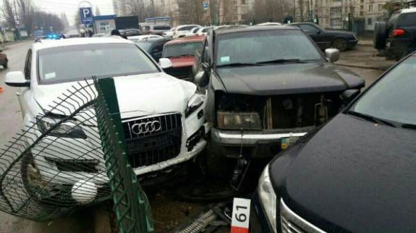 Авария на парковке в Харькове